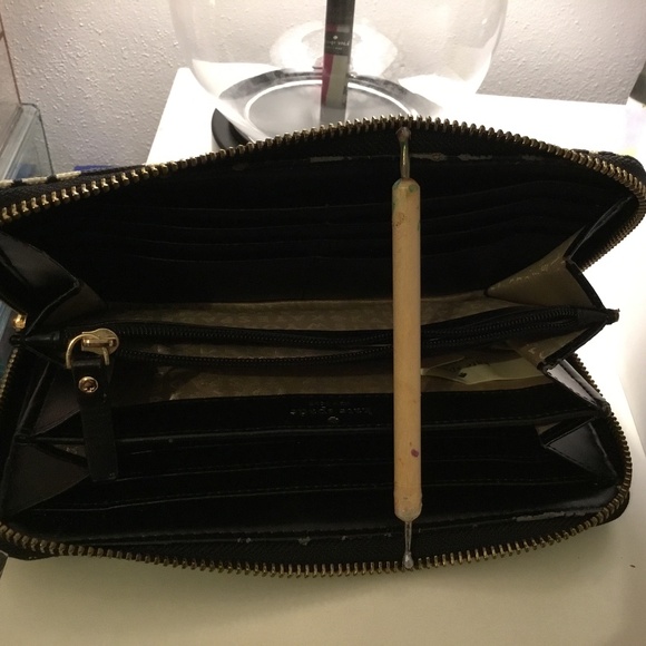 KATE SPADE ZIP AROUND WALLET CALL OUT - Picture 10 of 10